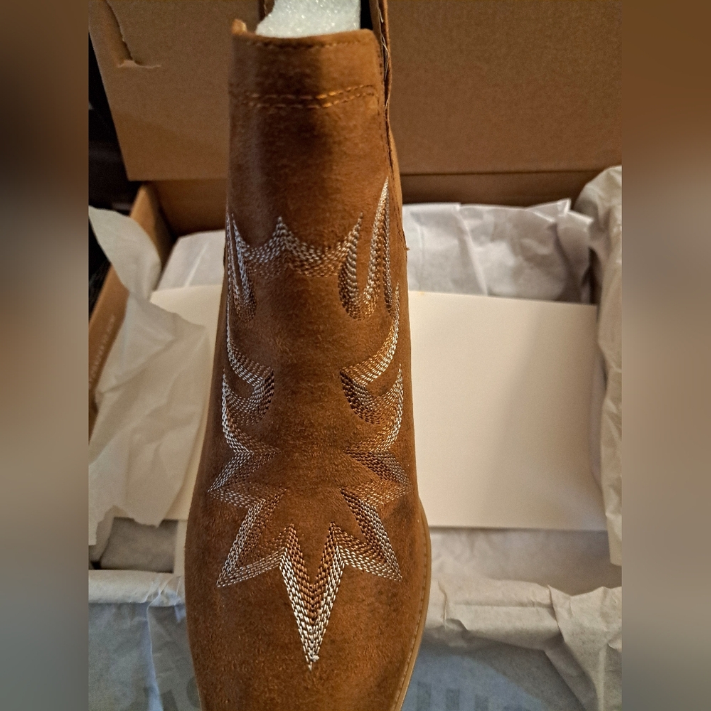 CUSHIONAIRE Western Boots BRAND NEW size 8 EMBROIDERED stacked heel BROWN - Picture 7 of 7